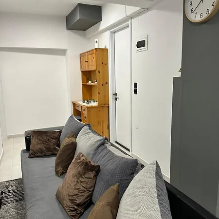 Airbnbtzo Guest house Peristasis